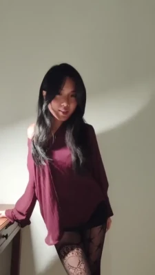 xojf - my friends and i in bed ❤️  lovely video today 💕