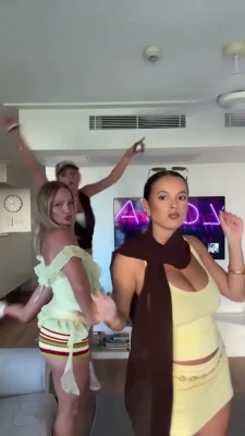 ellamiidgleyy - Going in on that sexy ass doggy style 😈💪🏾