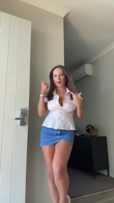 ellamiidgleyy - Buy me drinks and get some sneaky piccies while I'm out 😈