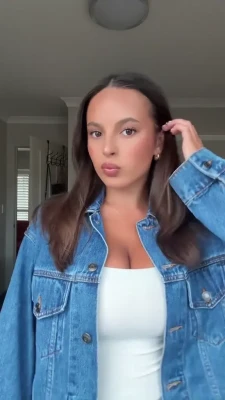 ellamiidgleyy - Are we enjoying this naughty outfit ?