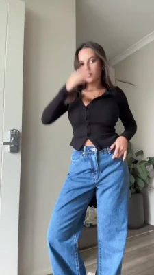 ellamiidgleyy - Let’s end this day with a nice rubbing yeah? 🥰
