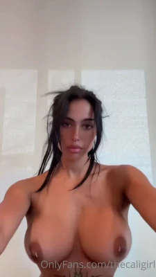 thecaligirl - Check your inbox for the explicit set. 🤤🤤