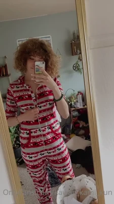 camiscrazyyy - Waiting for my holes to get filled
