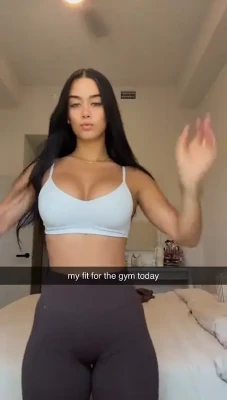 ashleyserrano - Playing with myself before bed... fantasizing about a giant cock that