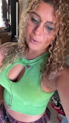 justyeliz - Shall I remove my hands ?