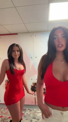 mayaabughosh_ - I think your 🍆 is missing in this pic!!