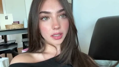 elizabrowne_ - Heels or No Heels? 👠 I'm Flexible either Way 💋