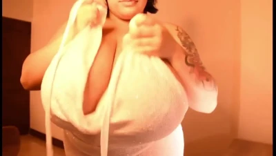 danielapereiraof21 - Boobs are looking big ;) next post is boobs out 😏