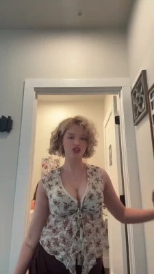 giinaalynn - Or to play with my amazing legs .. to touch them even for one single
