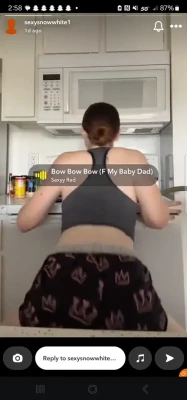 queen_rosebitxh13 - Santas coming to town soon! & has a gift for you!!
