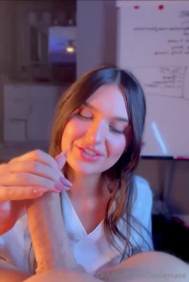 cassiemaee - SEND ME DICK PICS IM HORNY... 3 DOLLARS EACH~!!!!