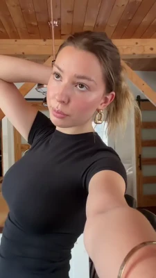 samanthaschwartz - Gettin all oiled up for my pretty tan :X