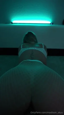 madison_skyy - If I get atleast 9 people that vote for me to go live today, I will.