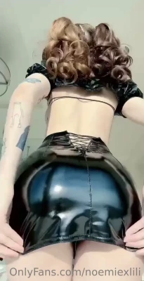 noemiexlili - Is this pose a 10  Or could I do better