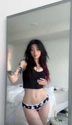 noemiexlili - Mirror pic part 1