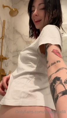 noemiexlili - ## 𝐂𝐮𝐭𝐢𝐞 @katesweetbunny 𝐞𝐧𝐣𝐨𝐲𝐬 her