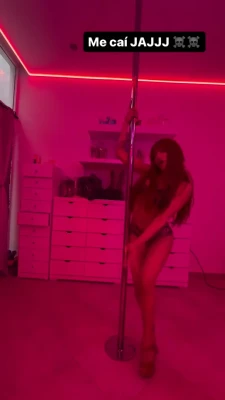 yerimua - May I sit here?🤔🍑