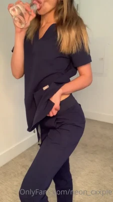 riatheravenous - 💕Hey babes!! See you in an hour for my live show on Camsoda