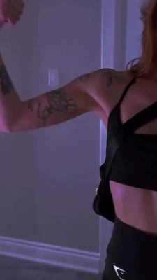 sarracicero - I just woke up and my pussy is already wet 🤤