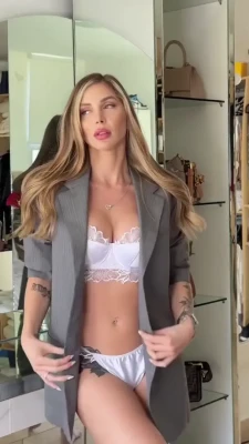 romimalaspina - DM how much you love my booty wiggles hehe 🤭