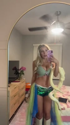 rianabailey - how hard would u smack me?