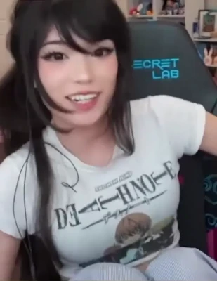 emiru - Happy Valentines Day! I'm getting ready for this afternoons live cum