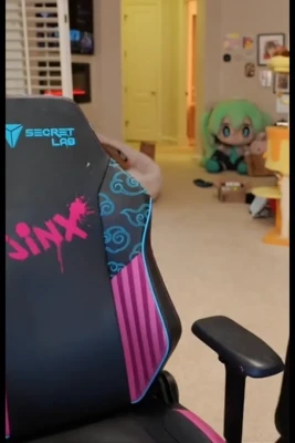 emiru - Dangling FlipFlop 🩴
