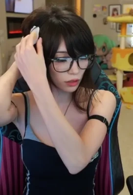 emiru - Pink little kittie kat..... meow (clips)