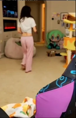 emiru - If you’re staring at me right now, there’s no need to be