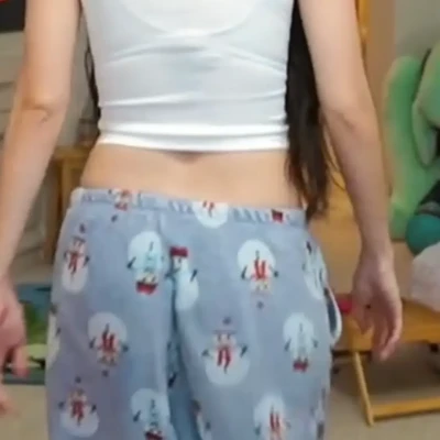 emiru - Aching to be squeezed and kissed... get over here 🥰