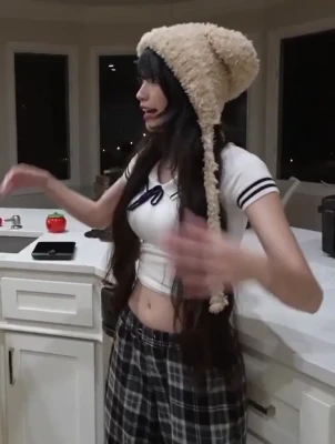 emiru - CHECK YOUR DMS FROM ME 😫😫😫