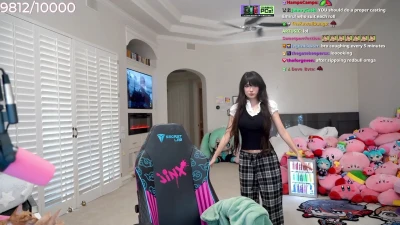 emiru - sexy content being sent in the dms tonight if your renew is ON 😝