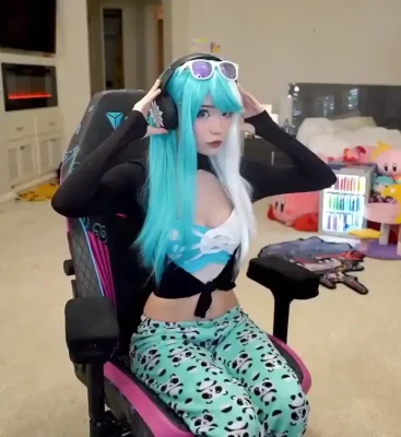 emiru - your view when im getting ready to sit on your face 🤩