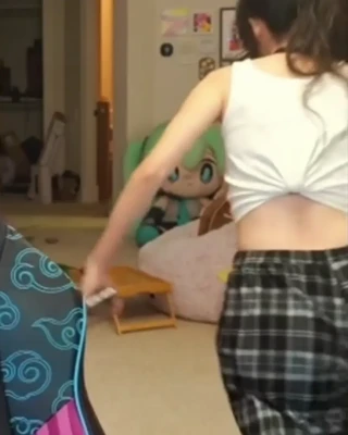 emiru - 5 minute fat chat/belly play video up for grabs ;)) message me part 1