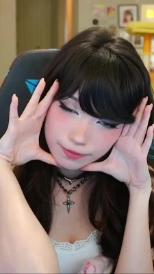emiru - Qué te gustaría hacerme? 🔥 Que rico que estuvieras aquii 😈🥵 part 1