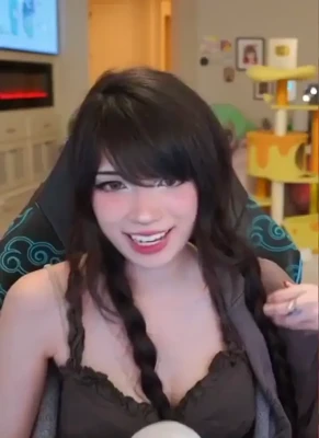 emiru - Do you like my outfit ? Xx