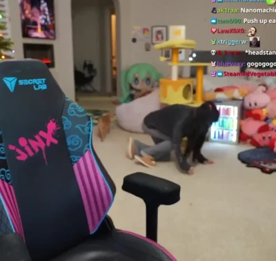 emiru - 📸 Say hi if you are masturbating to me now 👅