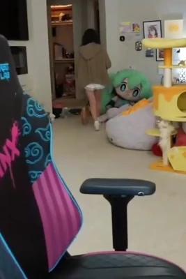 emiru - My new sub funded skirt might be a bit... small
