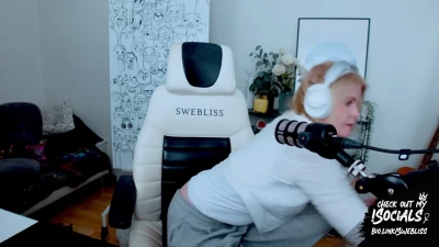 swebliss - ‪Milking my neighbor’s cock. Listen to his moans as he’s about