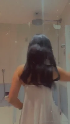 anawhiterose - Happy Humpday 🍑