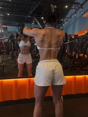 belly_malaquias - Omg, I’m so horny over here😈 send me DM babe🥵🥰