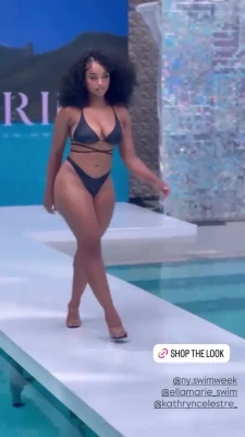 rawgyall - Pussy is peeking out 🥵
