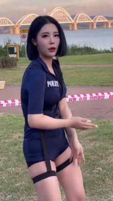 girlcrushfancam - @sweetiesent disappear under all this ass!!! It was like a magic