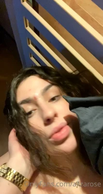 alizarose - would you suck me off while i game? 😈