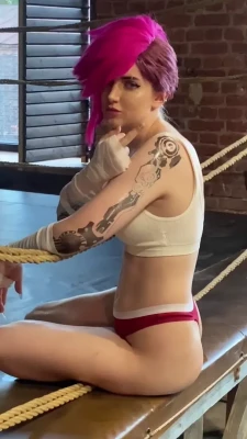 ulichan - What a tiny, thin, white top🤪🤭