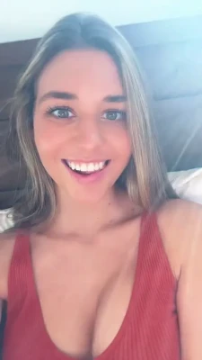 laurenmochen - If your have good dick... I wanna use it ;)