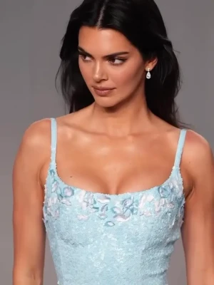 kendalljenner - I’m very late with posting today, sorry! Hopefully this outdoor