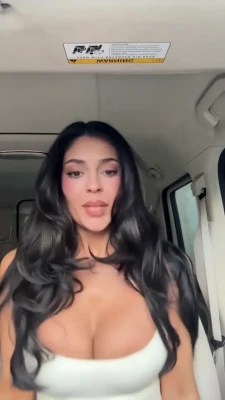 kyliejenner - Stream started at 06/23/2023 08:06 pm  just chatting.. naughty