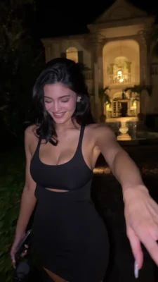 kyliejenner - Woke up super horny this morning 😈😈. How you all doing?
