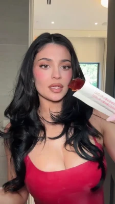 kyliejenner - On a scale of driving you crazy from 1-10, how am I doing.